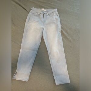 Women’s Crop Levi’s- Size 4